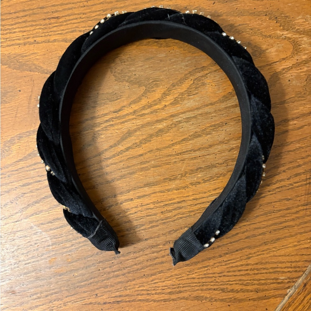 Elegant Black Velvet Headband with Pearls